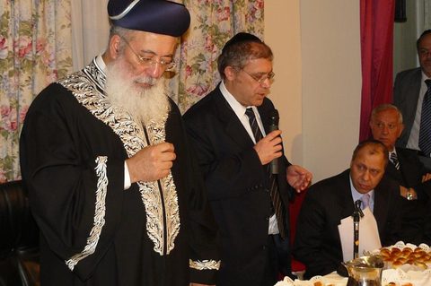 Visita destacada en una actividad institucional de Guemilut Hasadim.